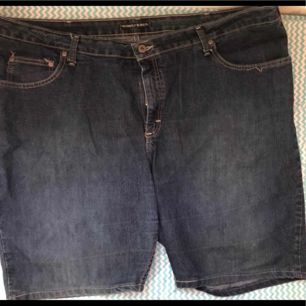 Instantly Slimming Bermuda Shorts